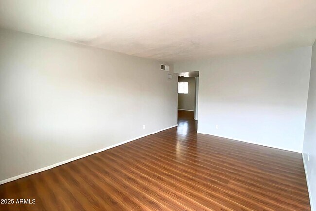 Building Photo - 208 S Doran