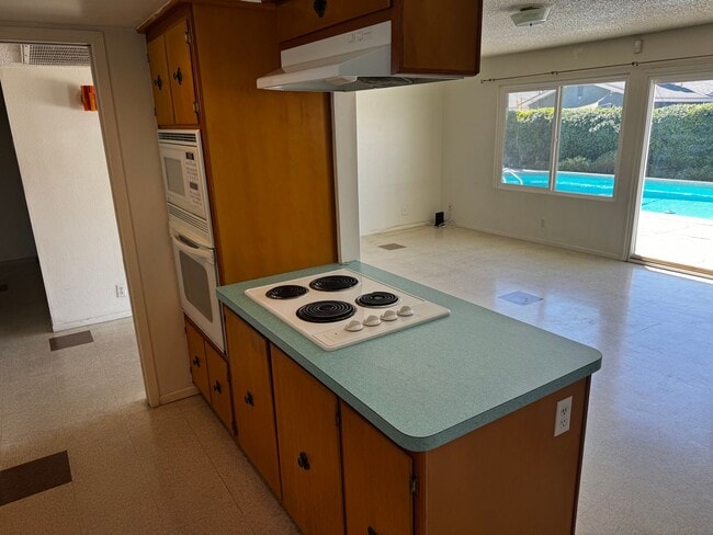 Building Photo - Mid-Century Home with Pool – Heart of Vegas