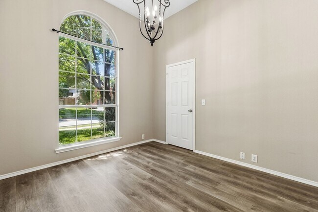 Building Photo - 3313 Heatherbrook Dr