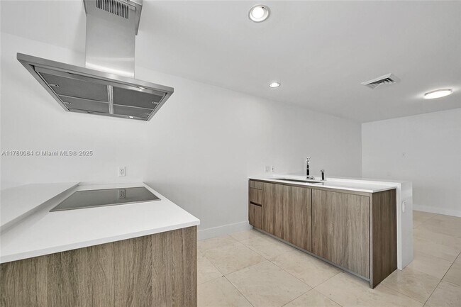 Building Photo - 350 Ocean Dr
