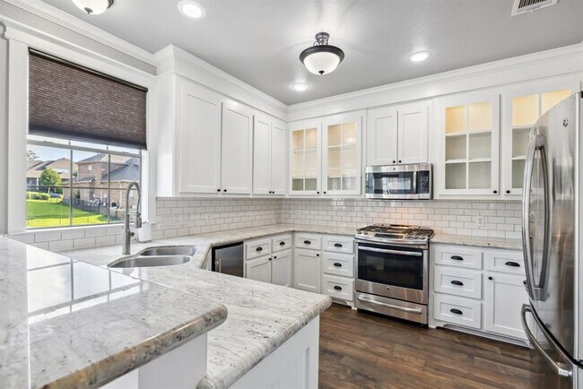 Building Photo - 12336 Pebble View Dr