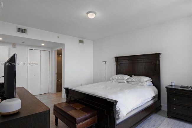 Building Photo - 13800 Highland Dr