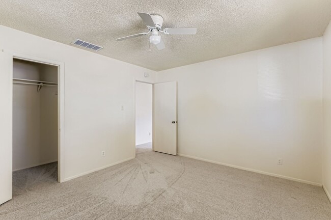 Building Photo - 1740 Rutland Dr