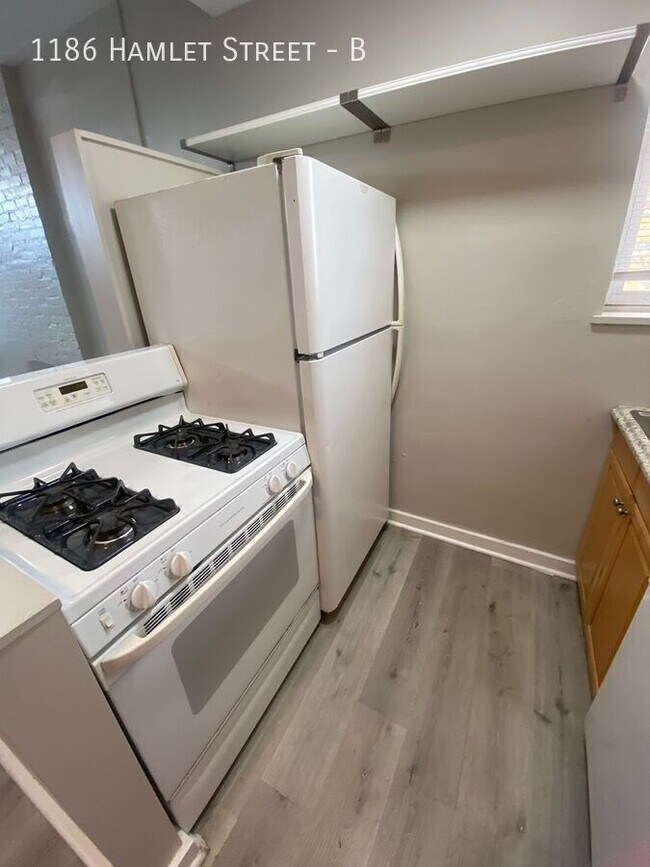 Building Photo - 1186 Hamlet St