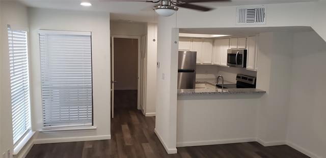 Building Photo - 2312 Balsam Dr