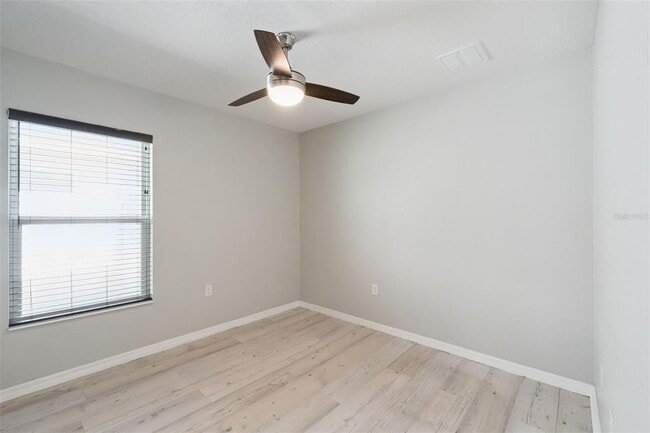 Building Photo - 3028 Lakes Crest Ave