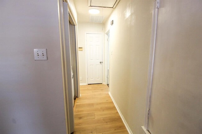 Building Photo - 6907 Stonleigh Pl