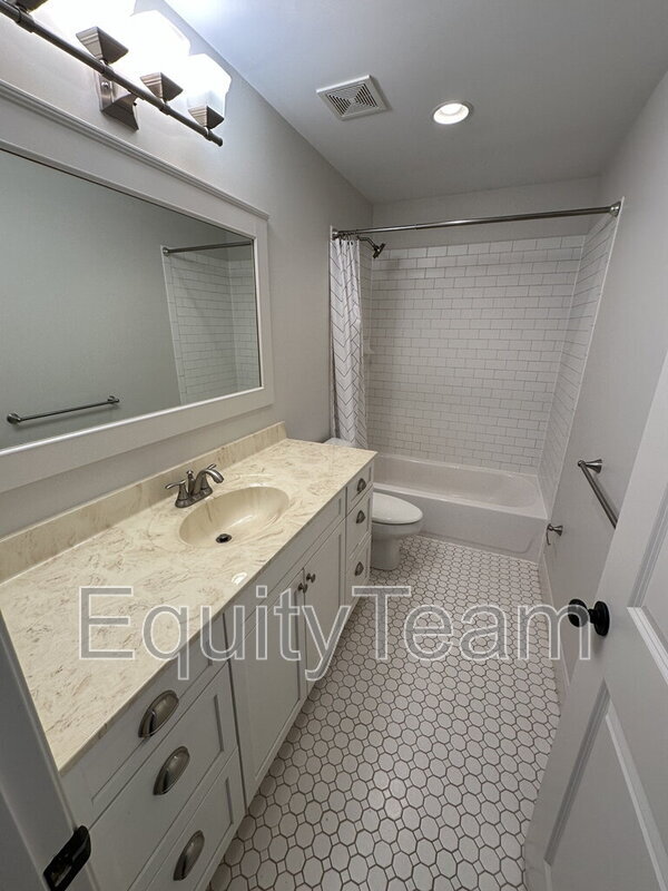 Building Photo - 3750 Petoskey Ave