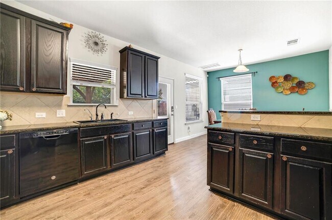 Building Photo - 308 Potters Peak Way