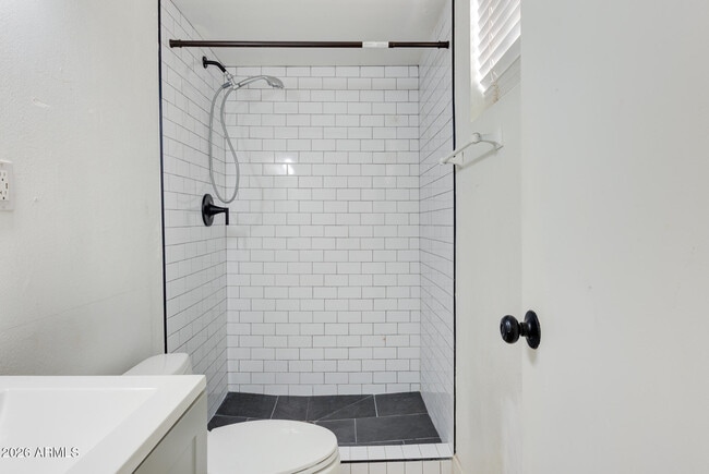 Building Photo - 157 W Juniper St