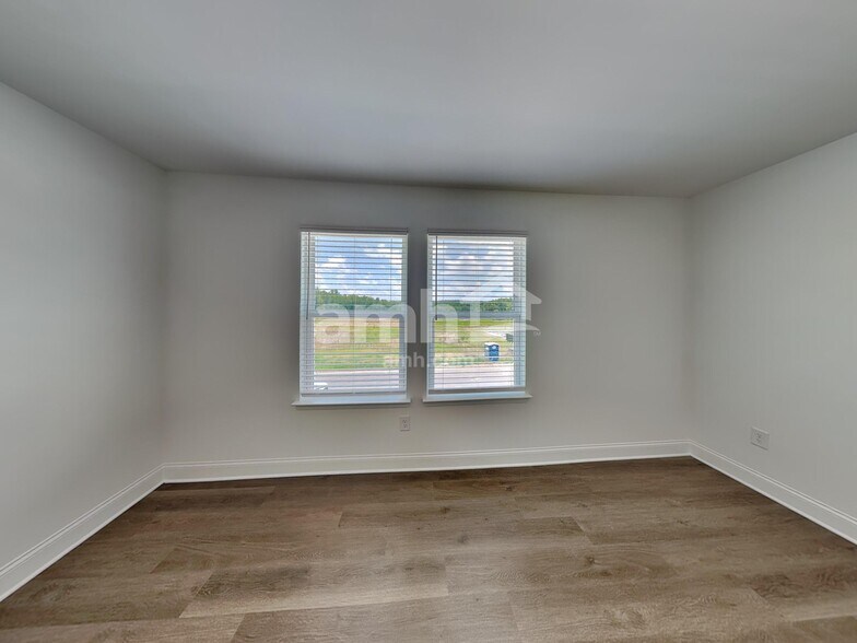 Building Photo - 2007 31st St W