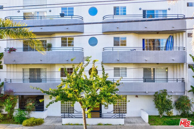 Building Photo - 2050 S Bentley Ave