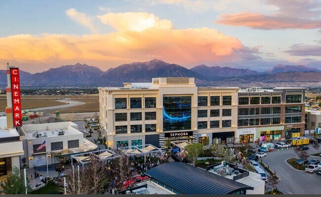 Building Photo - 13646 S Watts Ln