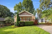 Building Photo - Cute House in Arden!