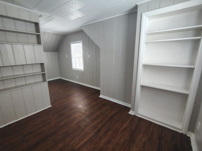 Building Photo - 2516 Lawndale Ave