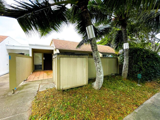 Building Photo - Pet Friendly Kaneohe Townhouse with A/C