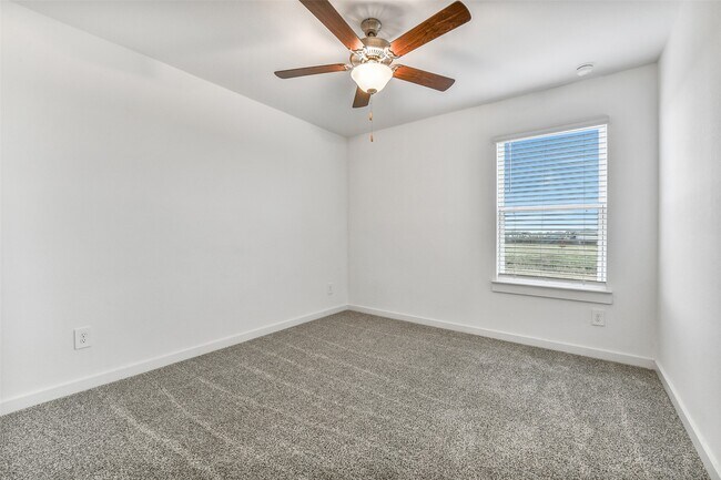 Building Photo - 3028 Crown Gate Dr