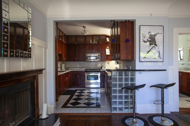 100+ sq ft Gourmet Kitchen w-Seated Bar - 2538 Polk St