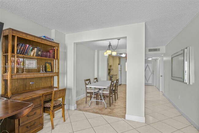 Building Photo - 4141 Collins Ave