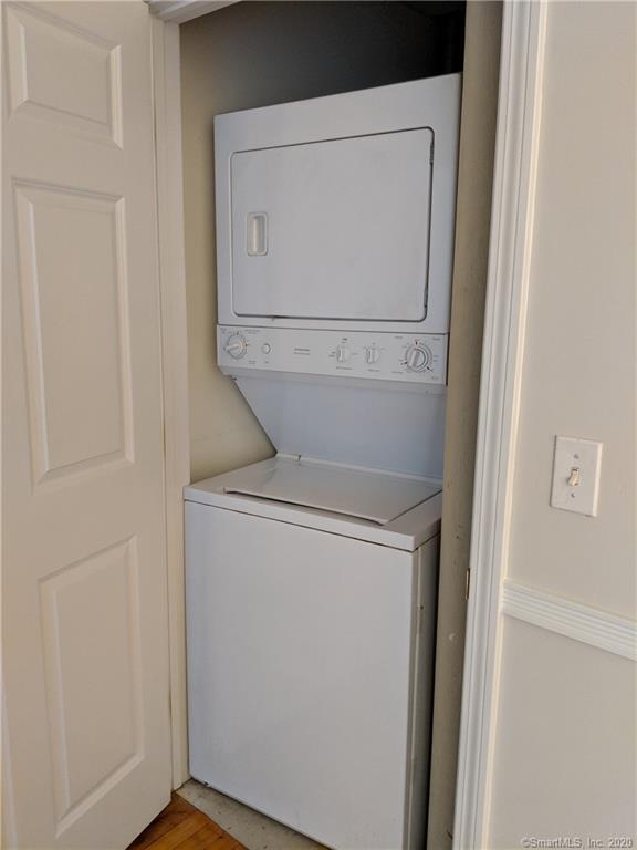 Building Photo - 390 Charles St