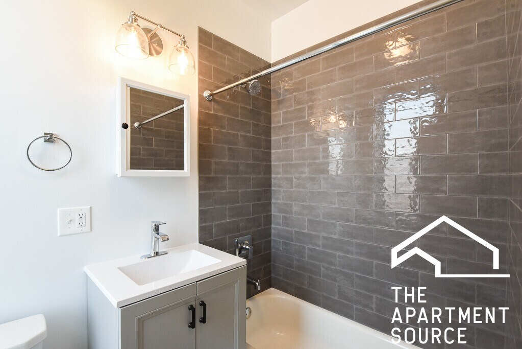 Building Photo - 3407 W Fullerton Ave