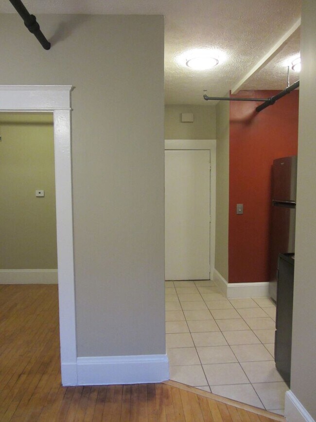 Building Photo - 32 Alfred St