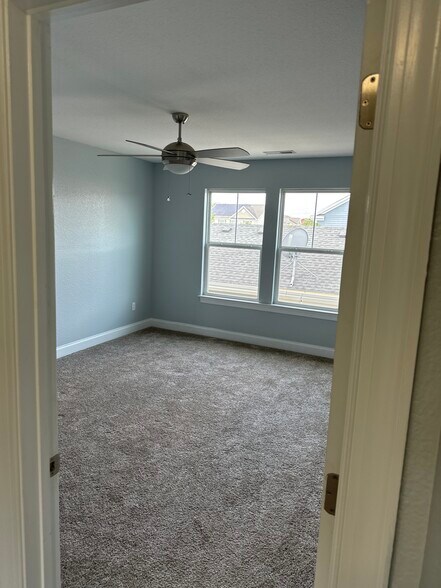 Master bedroom from entrance. - 611 Veery St