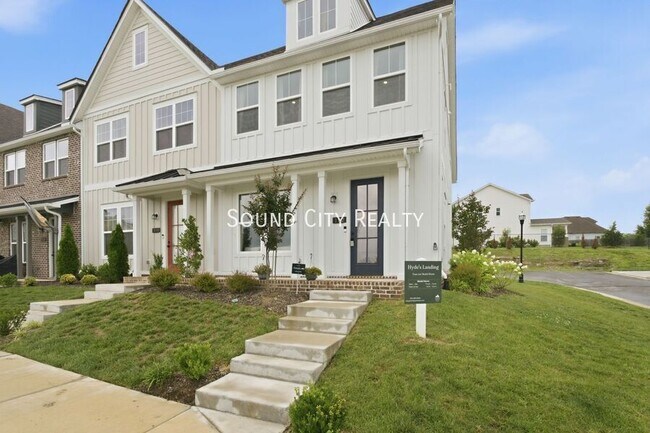 Building Photo - 152 Valentine Aly