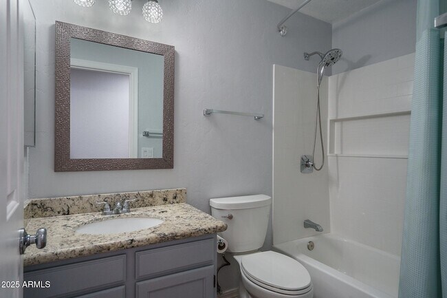 Building Photo - 6820 S Roosevelt St