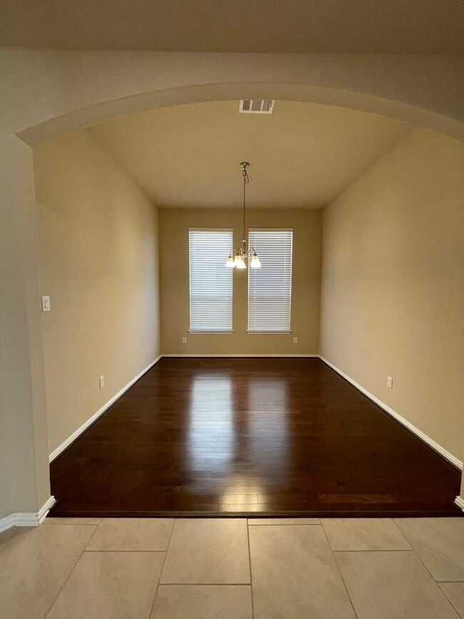 Building Photo - 4/2 in  a gated community in JOHNSON RANCH NORTH