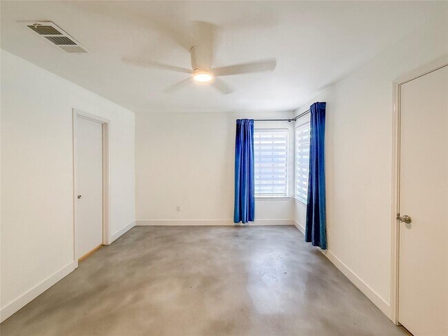 Building Photo - 14527 Donald Dr