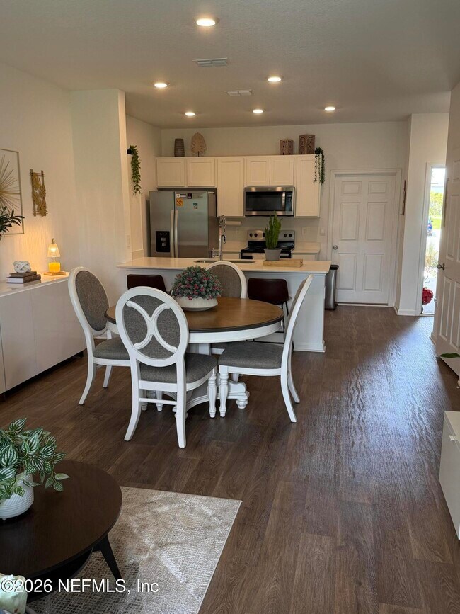 Building Photo - 947 Rivertree Pl