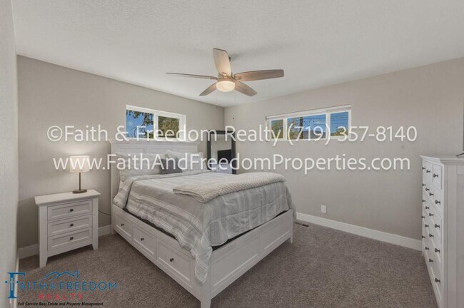 Building Photo - 260 Everett Dr