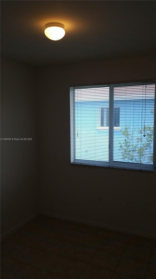 Building Photo - 13950 NE 2nd Ave