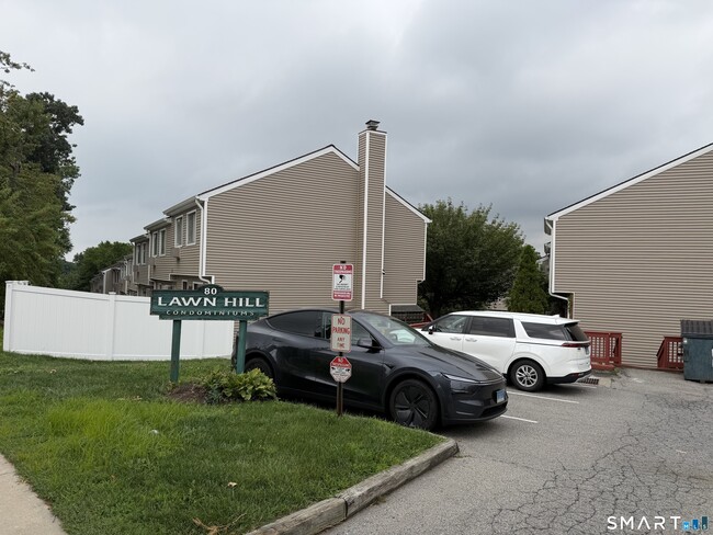 Building Photo - 80 Lawn Ave