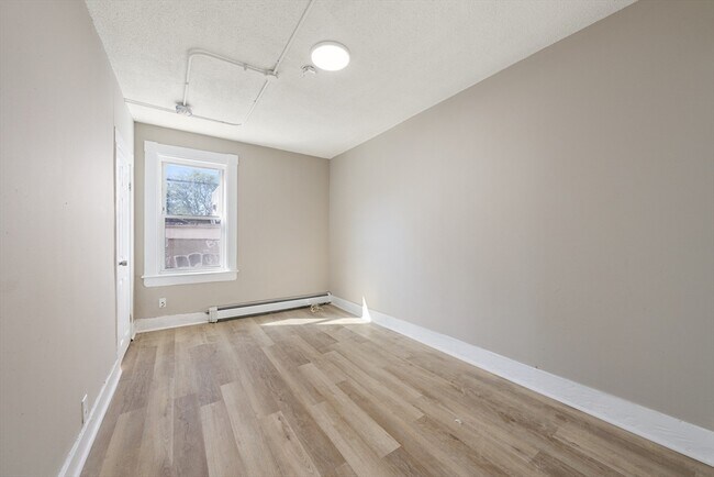 Building Photo - 114 Appleton St