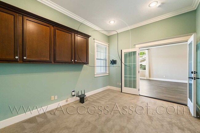 Building Photo - Elegant 4 Bed/2 Bath Home In Desirable North Shore Community!