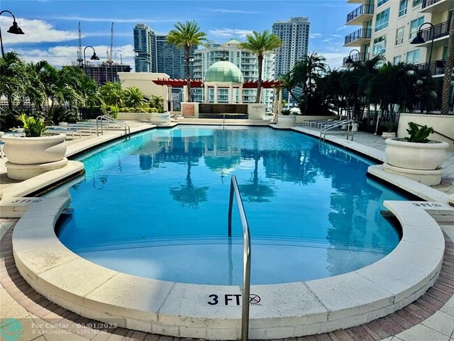 Building Photo - 610 W Las Olas Blvd