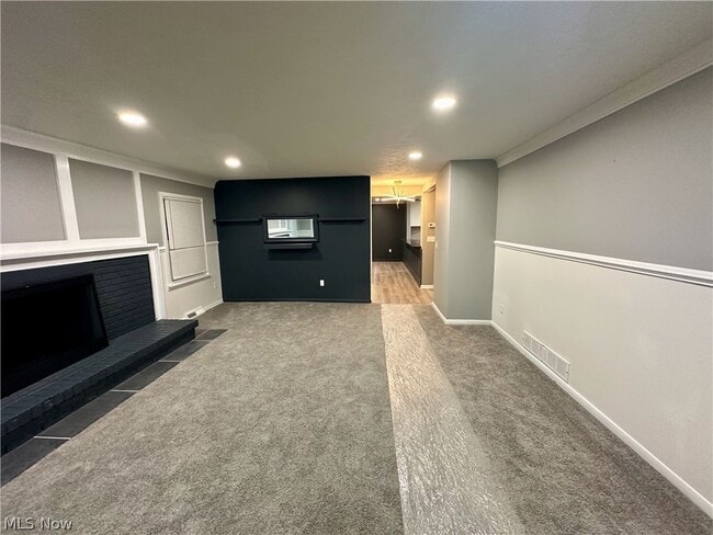 Building Photo - 5636 Hopkins Rd