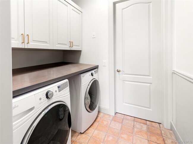 Building Photo - 7 Stillwaters Ln