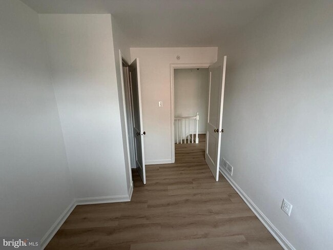 Building Photo - 1304 S Walter Reed Dr