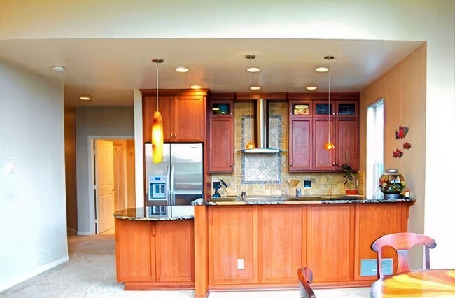 Building Photo - Penthouse condo in the ideal location in t...