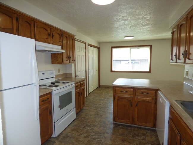 Building Photo - 3 Bed Home in South Salem