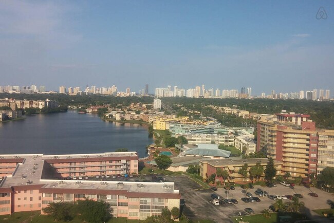 Building Photo - 1351 NE Miami Gardens Dr