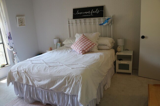 Building Photo - 1925 Bunting Ct