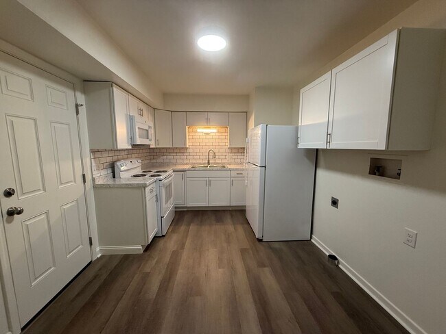 Building Photo - 2 Bedroom 1.5 Bath Apartment located in Jo...