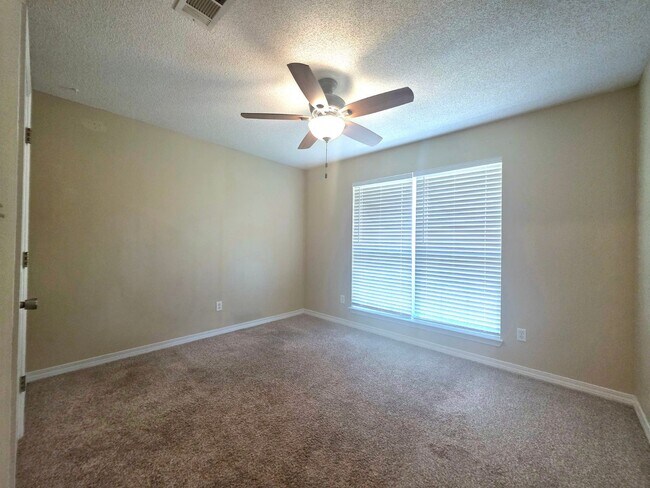 Building Photo - 5079 Cassia Dr
