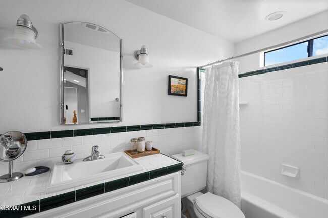 Building Photo - 1224 S Westlake Blvd