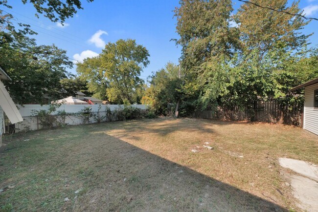 Building Photo - 1507 Thornton Dr
