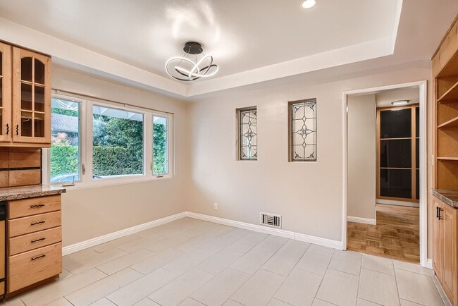 Building Photo - 3766 Willowcrest Ave